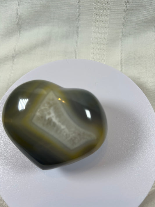 (#42) - MEDIUM ORCA AGATE HEART CARVING - NEW
