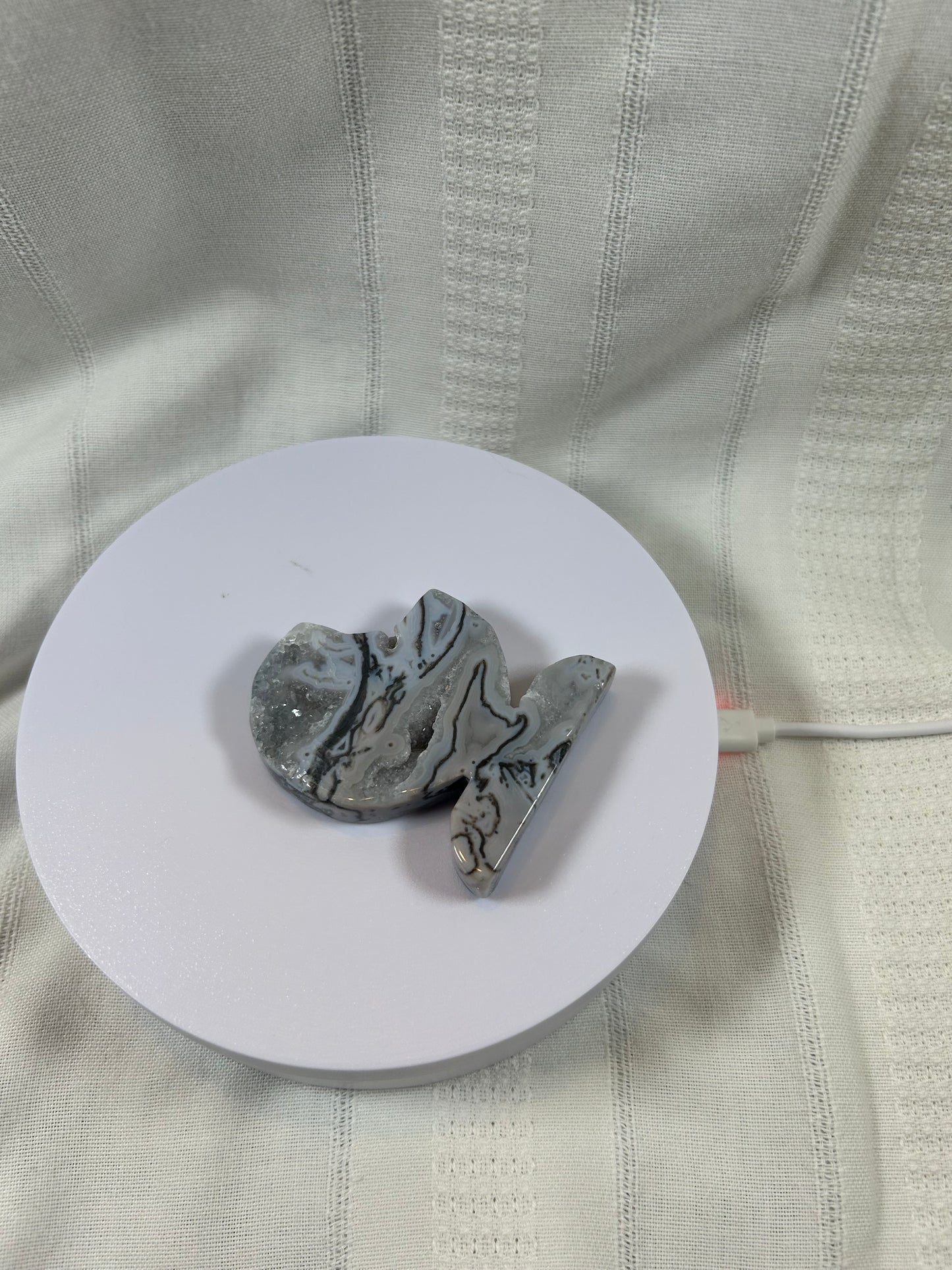 (#56) - AGATE GRAY 3/4 MOON CARVING - NEW