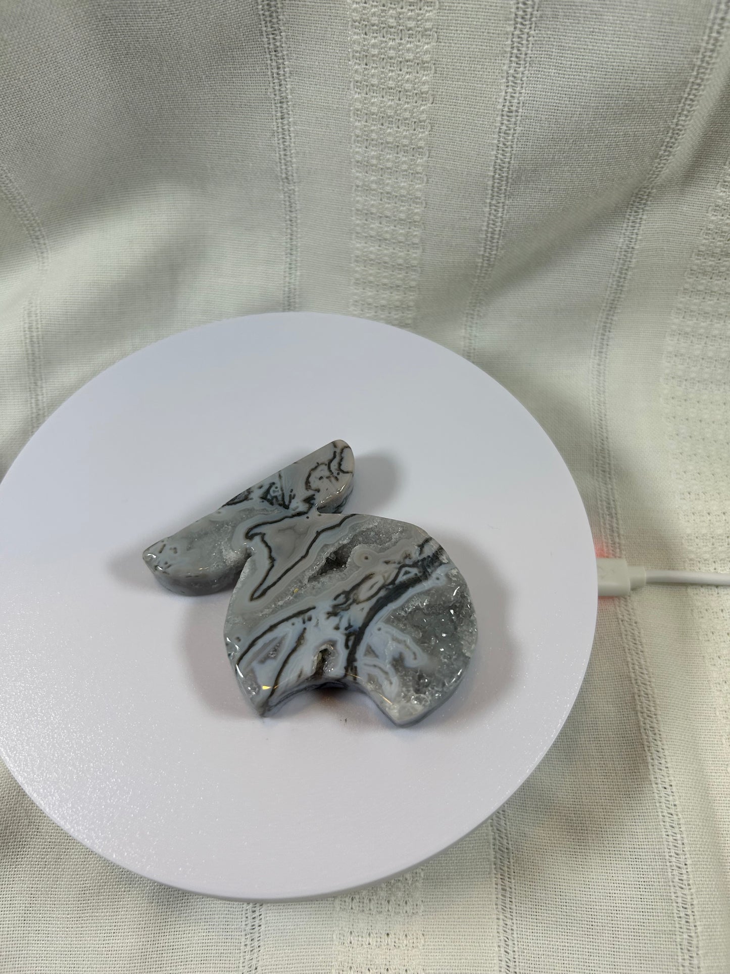 (#56) - AGATE GRAY 3/4 MOON CARVING - NEW