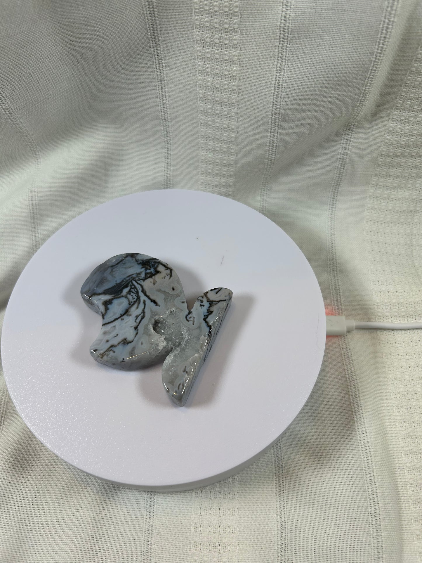 (#56) - AGATE GRAY 3/4 MOON CARVING - NEW