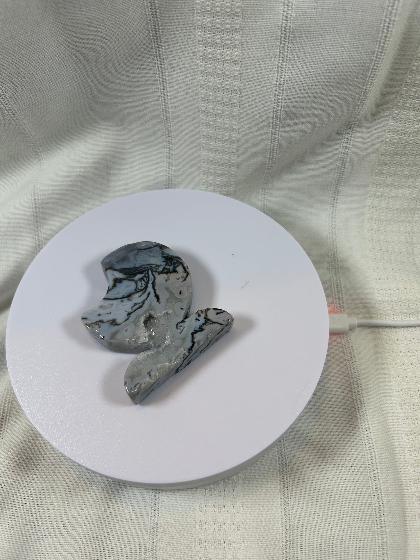 (#56) - AGATE GRAY 3/4 MOON CARVING - NEW