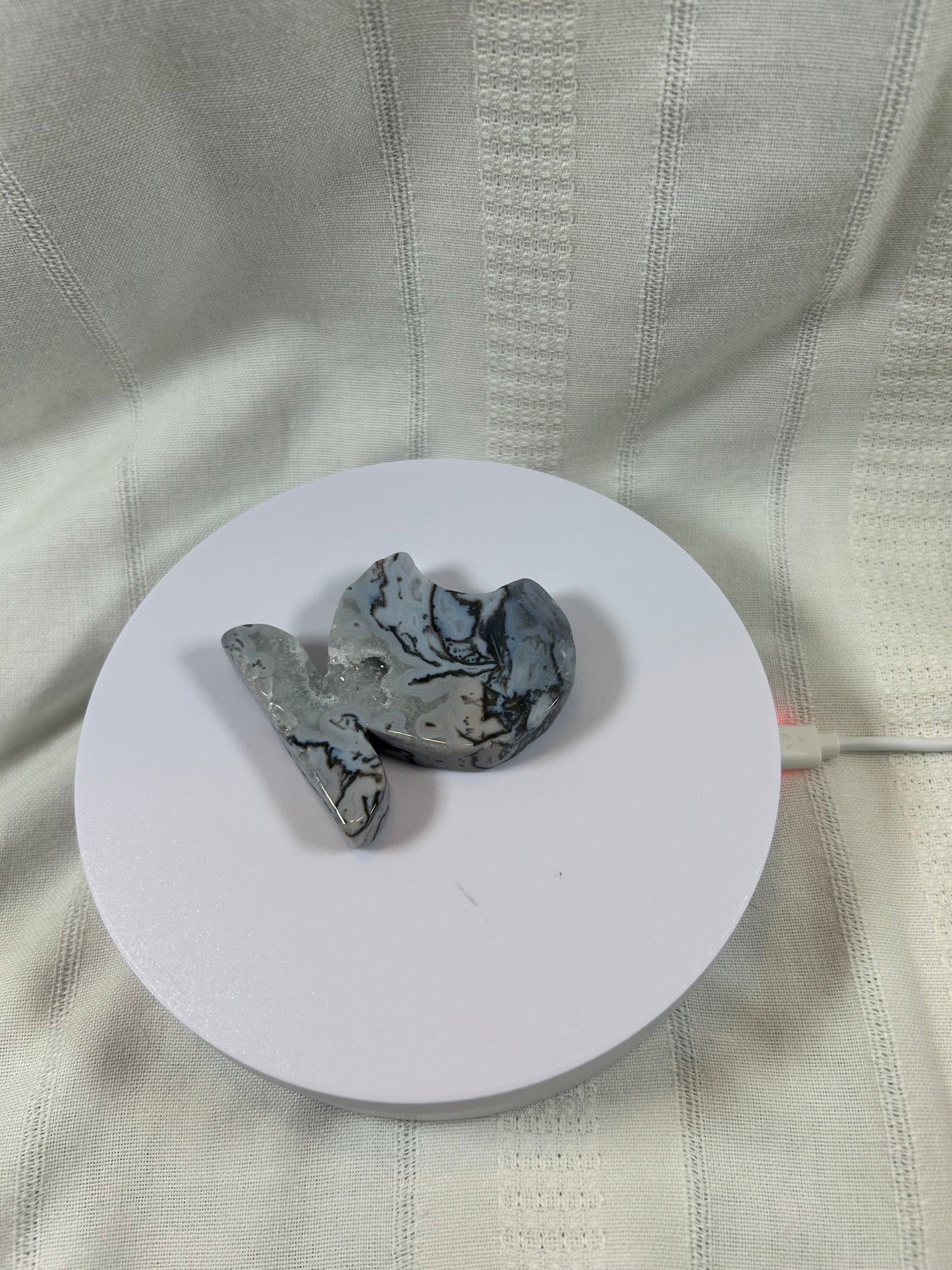 (#56) - AGATE GRAY 3/4 MOON CARVING - NEW