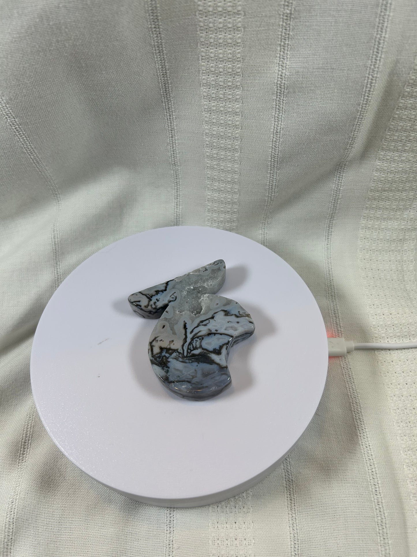 (#56) - AGATE GRAY 3/4 MOON CARVING - NEW
