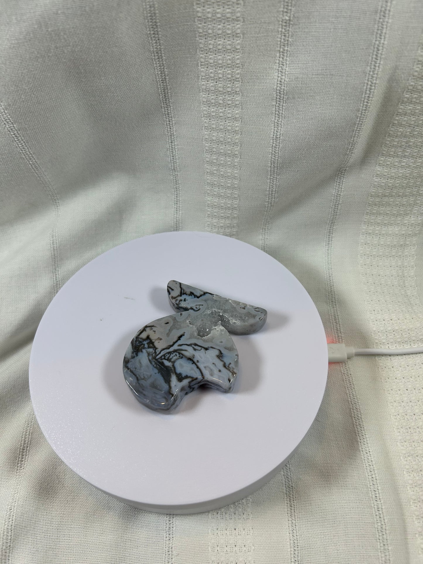 (#56) - AGATE GRAY 3/4 MOON CARVING - NEW