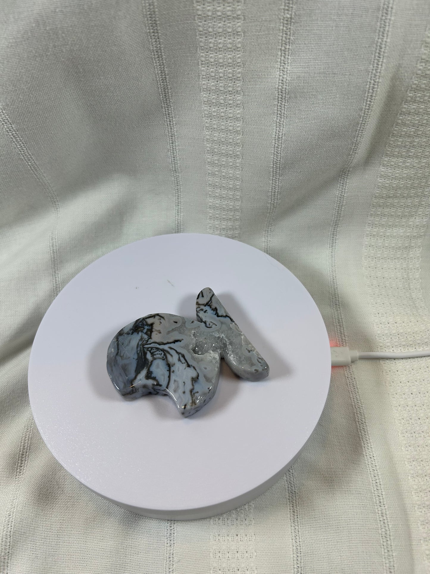 (#56) - AGATE GRAY 3/4 MOON CARVING - NEW