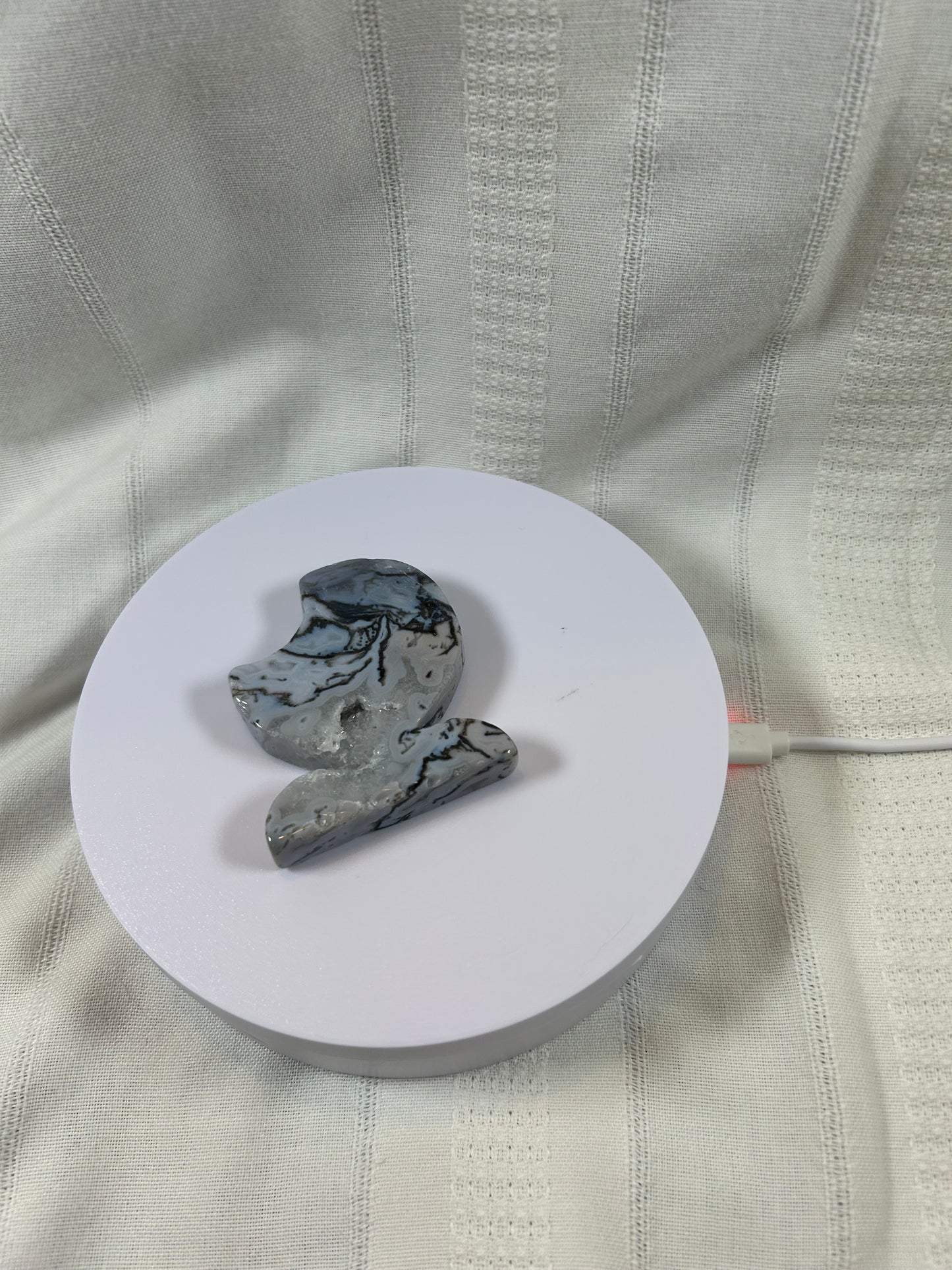 (#56) - AGATE GRAY 3/4 MOON CARVING - NEW
