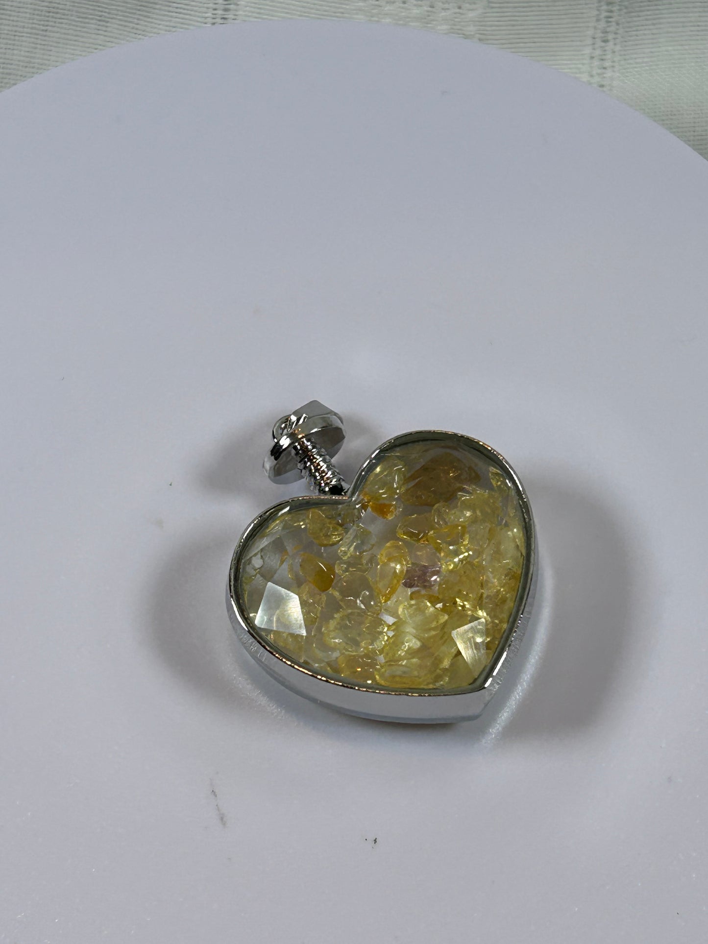 (#68) - CRYSTAL HEART PENDANT CITRINE TUMBLED CRYSTAL CHIPS - NEW